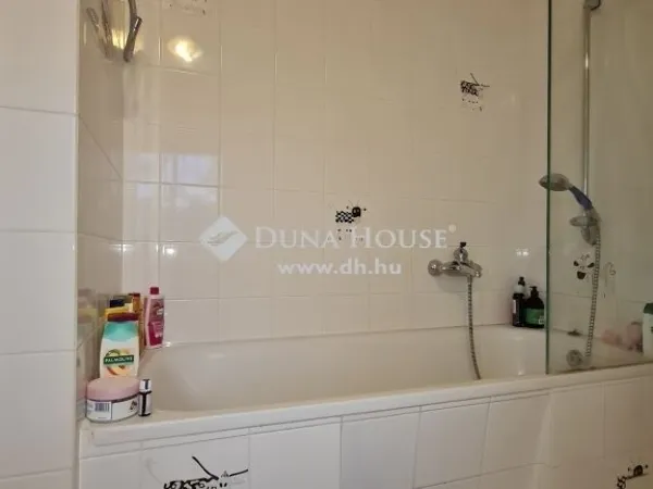 Eladó ház Kesztölc 221 nm