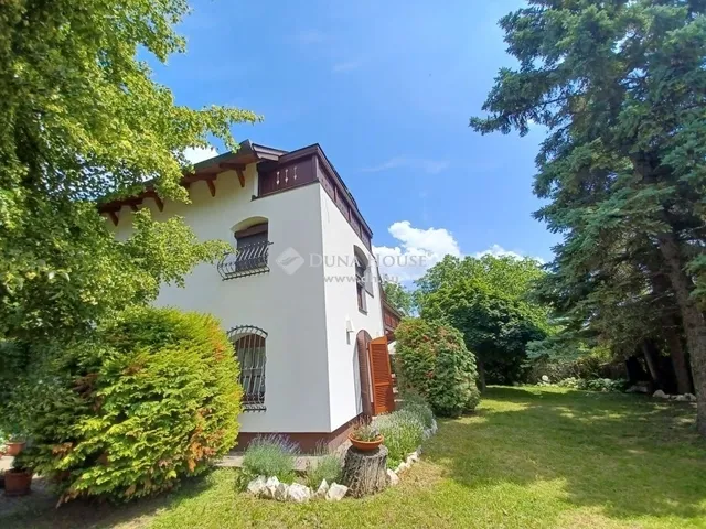 Eladó ház Kesztölc 221 nm