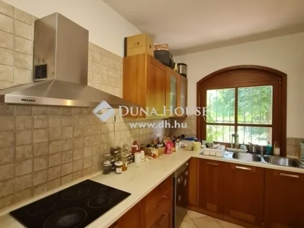 Eladó ház Kesztölc 221 nm