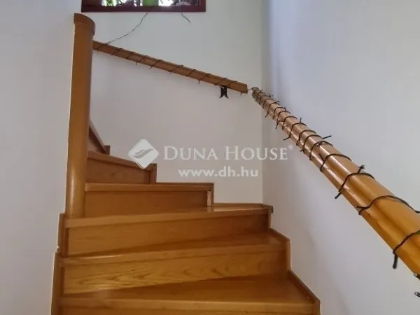 Eladó ház Kesztölc 221 nm