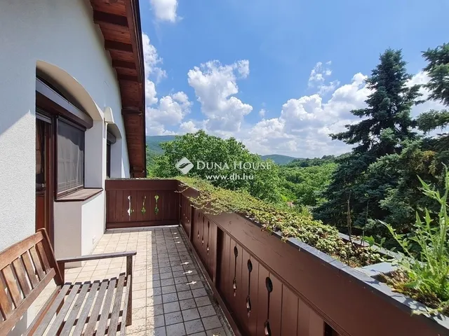 Eladó ház Kesztölc 221 nm