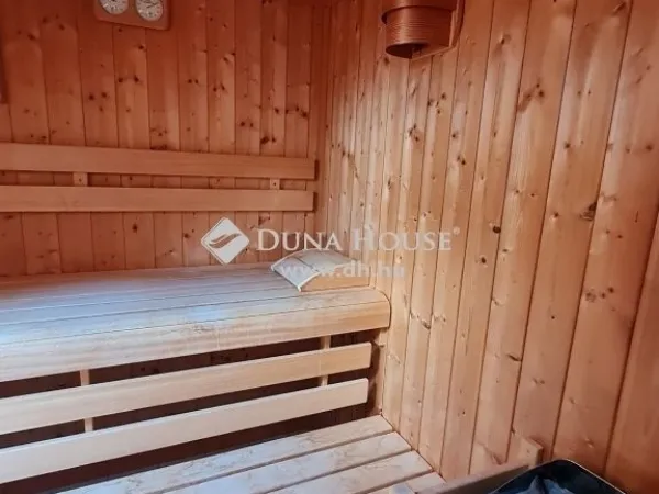 Eladó ház Kesztölc 221 nm