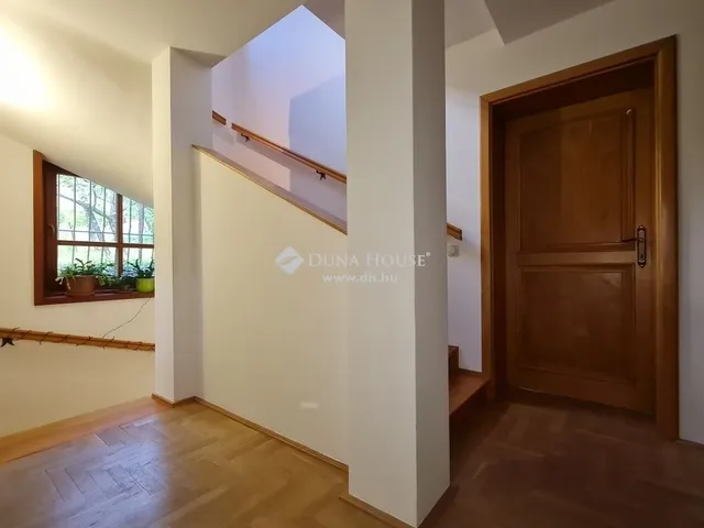 Eladó ház Kesztölc 221 nm