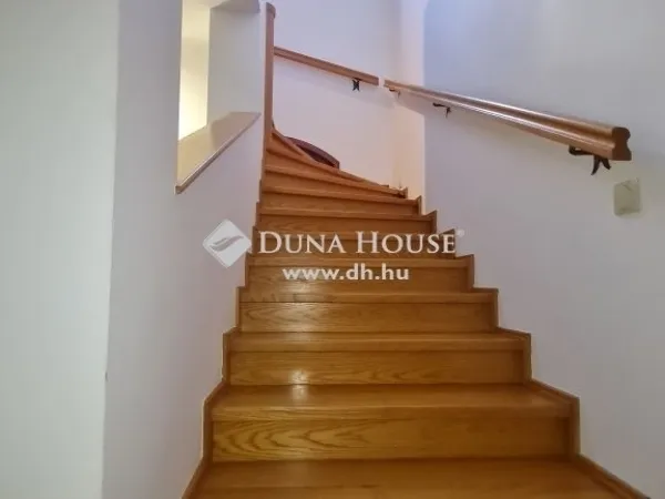 Eladó ház Kesztölc 221 nm