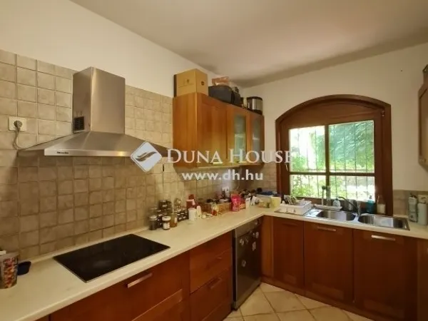 Eladó ház Kesztölc 221 nm