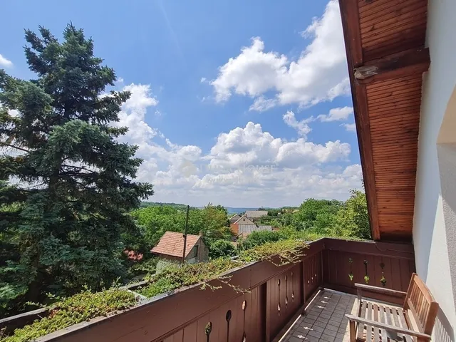 Eladó ház Kesztölc 221 nm