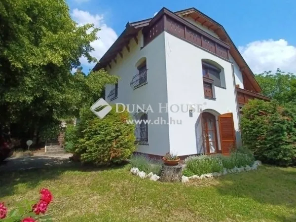 Eladó ház Kesztölc 221 nm