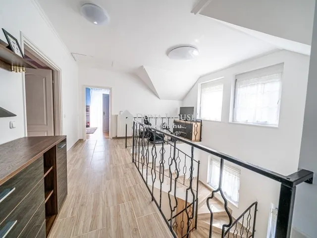 Eladó ház Dömös 196 nm