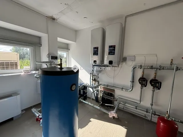 Eladó kereskedelmi és ipari ingatlan Komárom 1079 nm