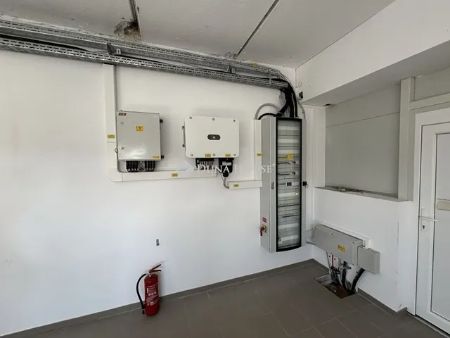 Eladó kereskedelmi és ipari ingatlan Komárom 1079 nm