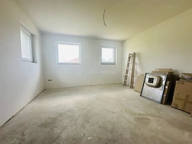 Eladó ház Kesztölc 210 nm