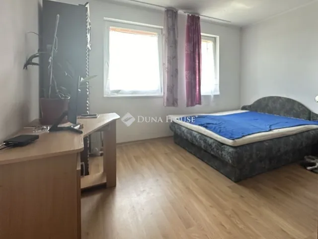 Eladó ház Kesztölc 210 nm