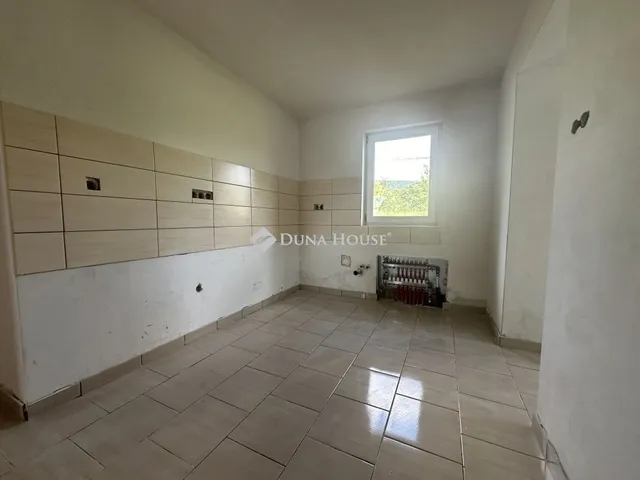 Eladó ház Kesztölc 210 nm