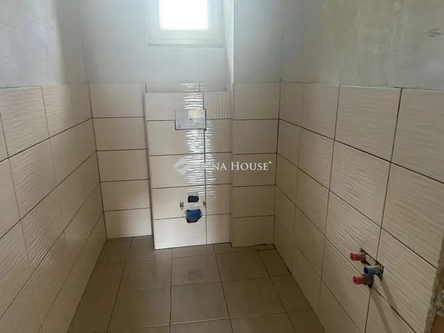 Eladó ház Kesztölc 210 nm