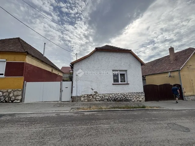 Eladó ház Sárisáp 76 nm