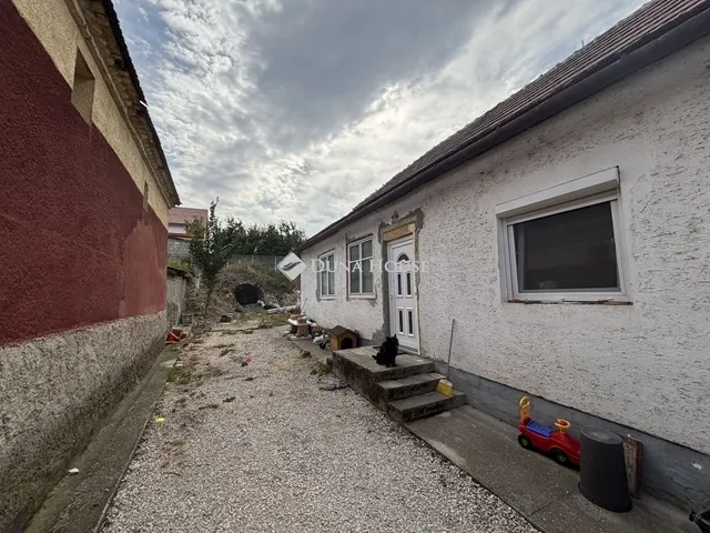 Eladó ház Sárisáp 76 nm