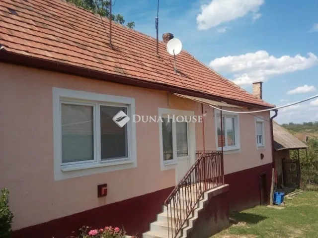 Eladó ház Bajna 75 nm