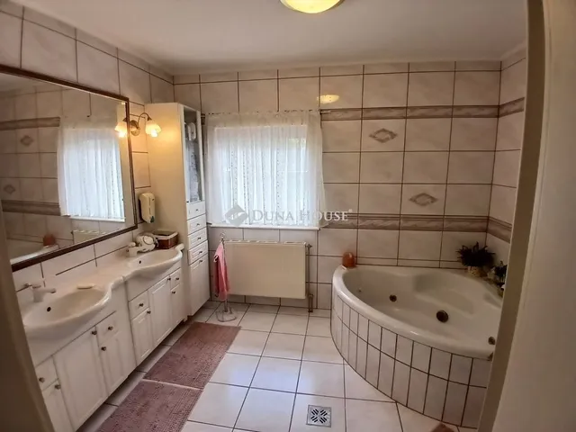 Eladó ház Esztergom 350 nm