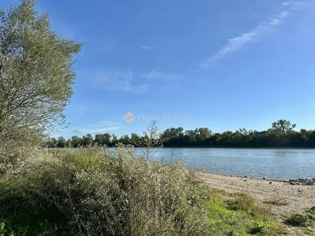 Eladó ház Leányfalu 180 nm