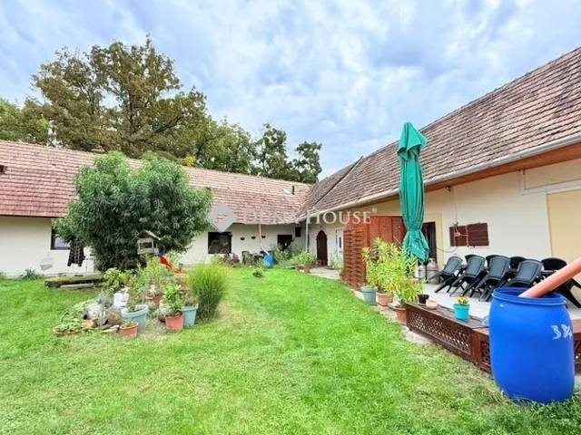 Eladó ház Pilismarót 255 nm