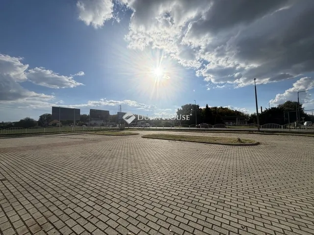 Eladó kereskedelmi és ipari ingatlan Esztergom 1400 nm