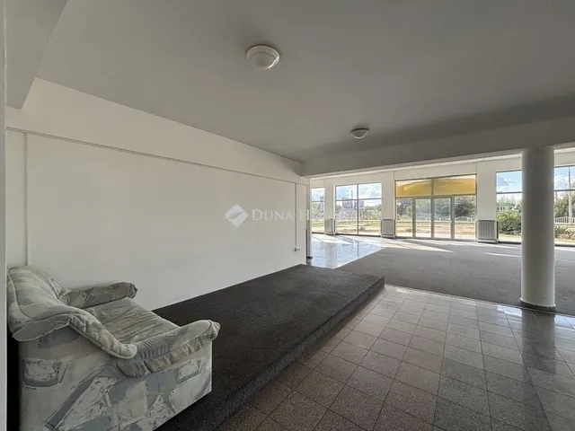 Eladó kereskedelmi és ipari ingatlan Esztergom 1400 nm