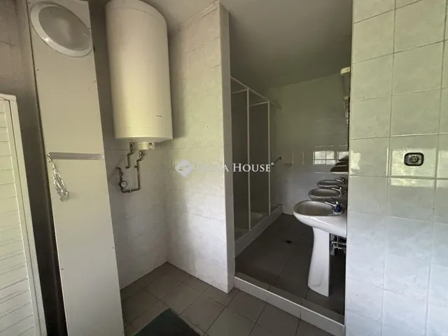 Eladó kereskedelmi és ipari ingatlan Esztergom 1400 nm