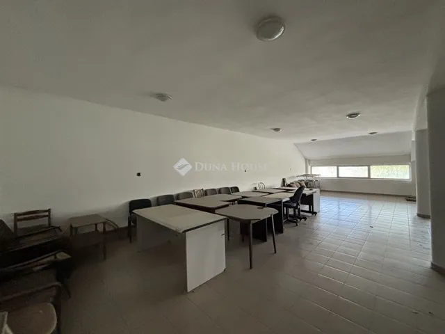 Eladó kereskedelmi és ipari ingatlan Esztergom 1400 nm