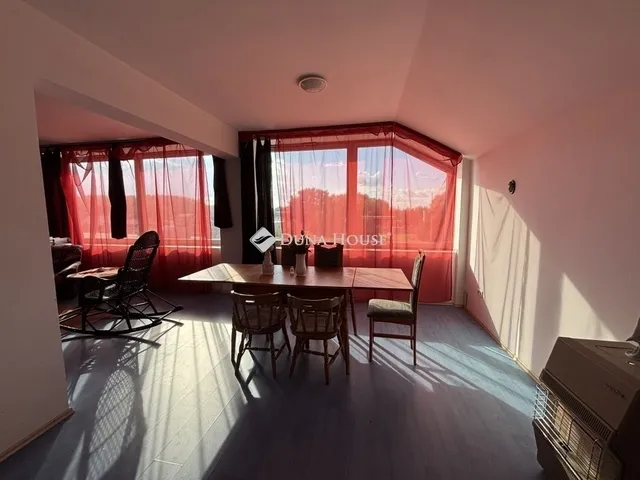 Eladó kereskedelmi és ipari ingatlan Esztergom 1400 nm