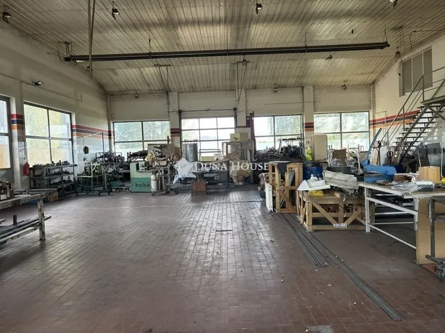 Eladó kereskedelmi és ipari ingatlan Esztergom 1400 nm