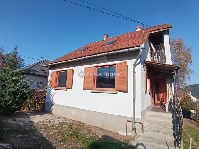 Eladó ház Epöl 180 nm