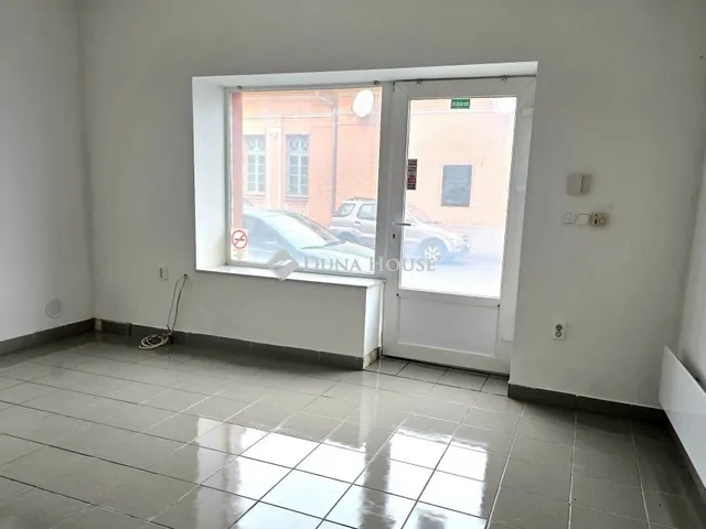 Eladó kereskedelmi és ipari ingatlan Esztergom 80 nm