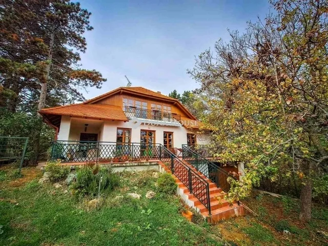 Eladó ház Solymár 245 nm