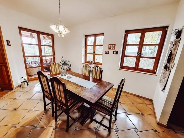 Eladó ház Solymár 245 nm