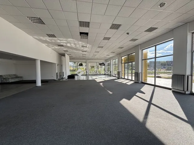 Eladó kereskedelmi és ipari ingatlan Esztergom 1400 nm