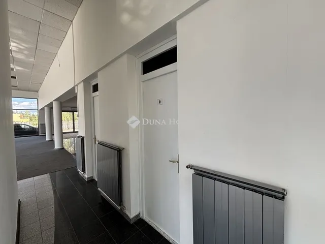 Eladó kereskedelmi és ipari ingatlan Esztergom 1400 nm