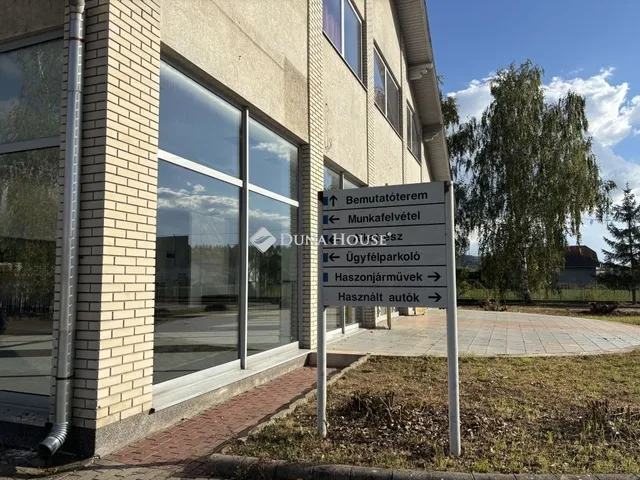 Eladó kereskedelmi és ipari ingatlan Esztergom 1400 nm