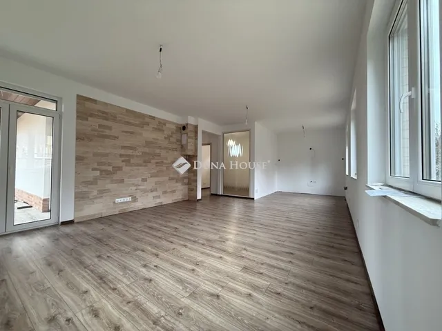 Eladó ház Pomáz 121 nm