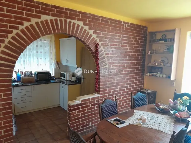 Eladó ház Sárisáp 160 nm