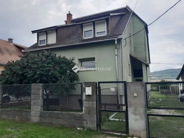 Eladó ház Sárisáp 160 nm