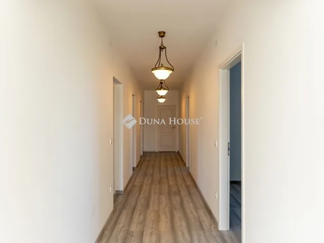 Eladó ház Pomáz 243 nm