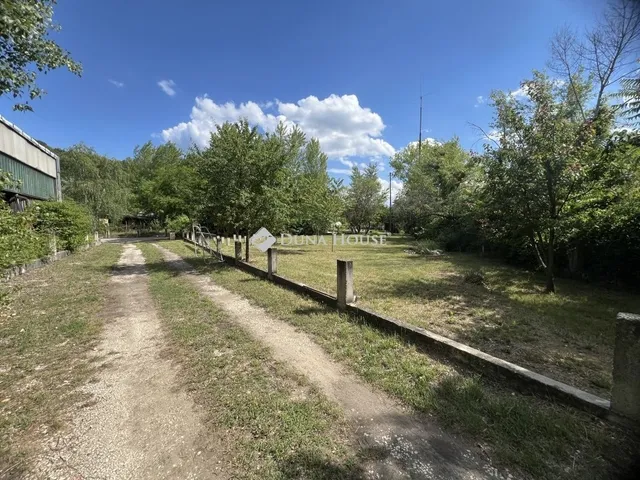 Eladó kereskedelmi és ipari ingatlan Kesztölc, Klastrompuszta 15500 nm