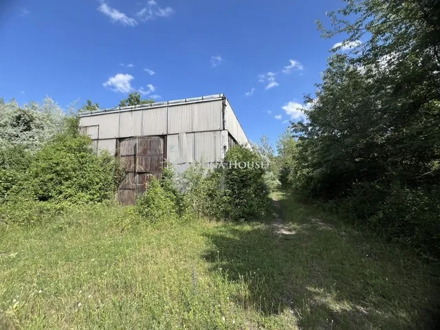 Eladó kereskedelmi és ipari ingatlan Kesztölc, Klastrompuszta 15500 nm