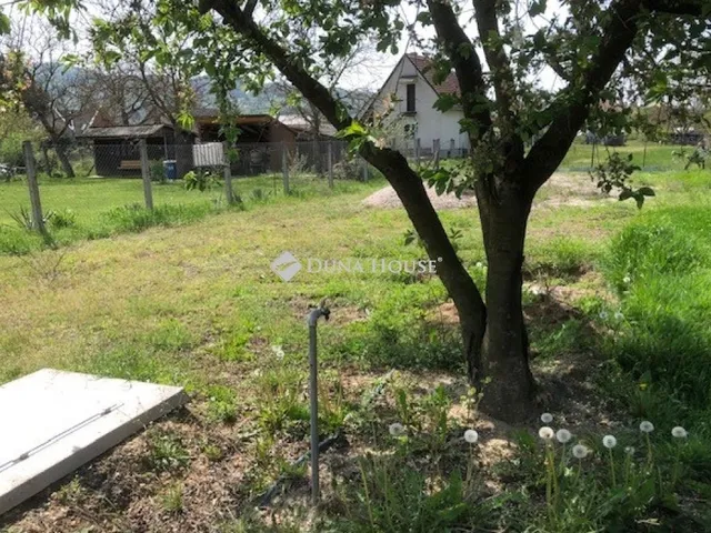 Eladó telek Esztergom 580 nm