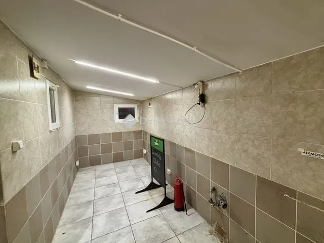 Eladó kereskedelmi és ipari ingatlan Esztergom 105 nm