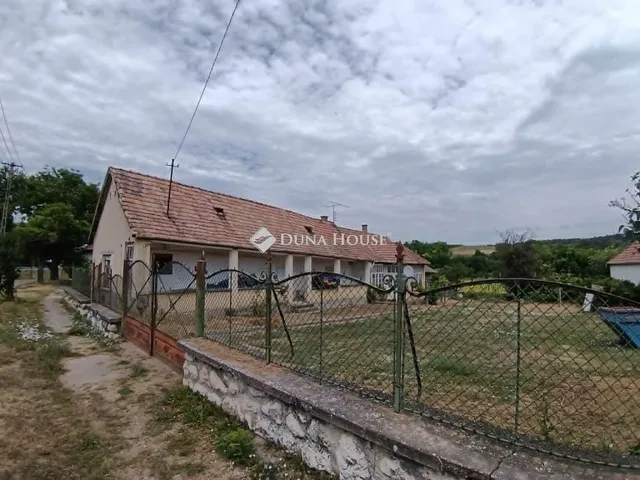 Eladó ház Epöl 100 nm