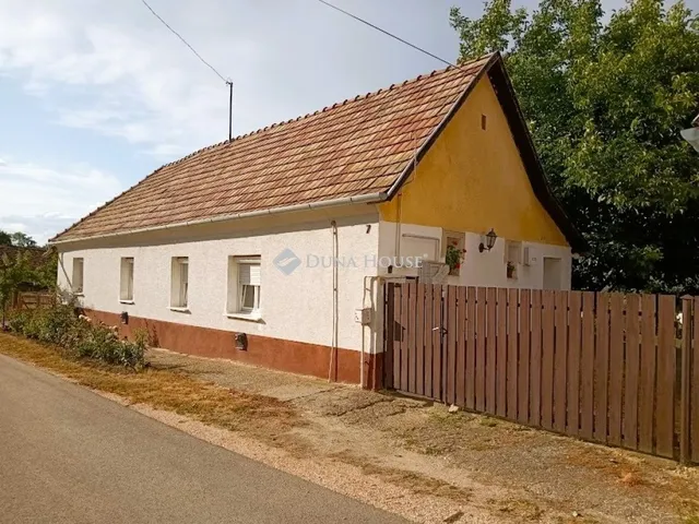 Eladó ház Epöl 75 nm