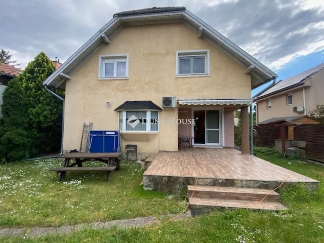 Eladó ház Budakalász 240 nm