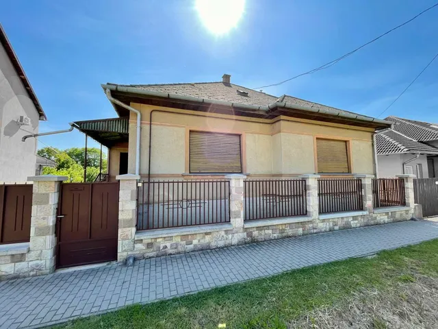 Eladó ház Vácszentlászló 268 nm