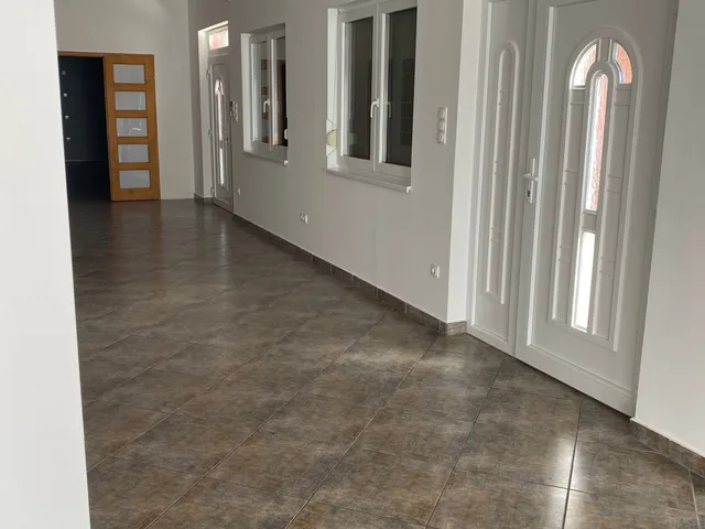 Eladó ház Szada 330 nm